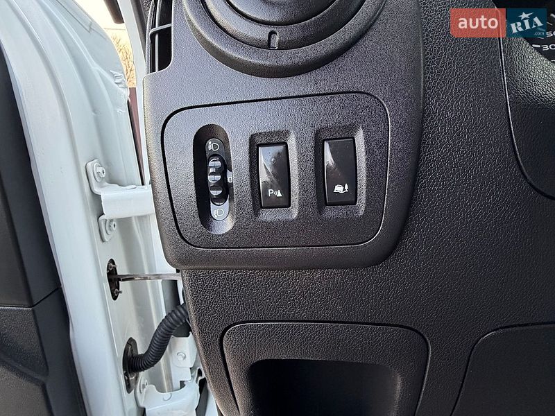 Грузопассажирский фургон Renault Master 2017 в Луцке