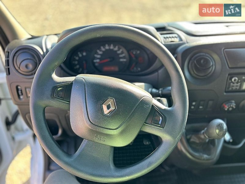 Грузовой фургон Renault Master 2018 в Хусте