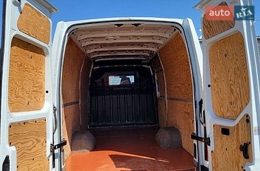 Вантажний фургон Renault Master 2015 в Чернівцях