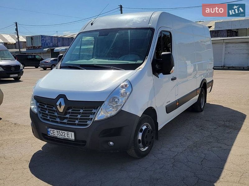 Вантажний фургон Renault Master 2015 в Чернівцях