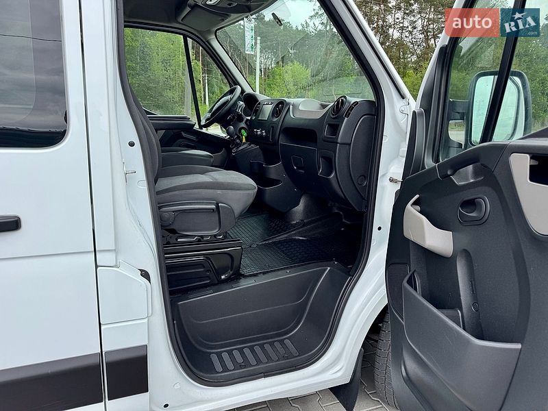 Вантажопасажирський фургон Renault Master 2017 в Ковелі