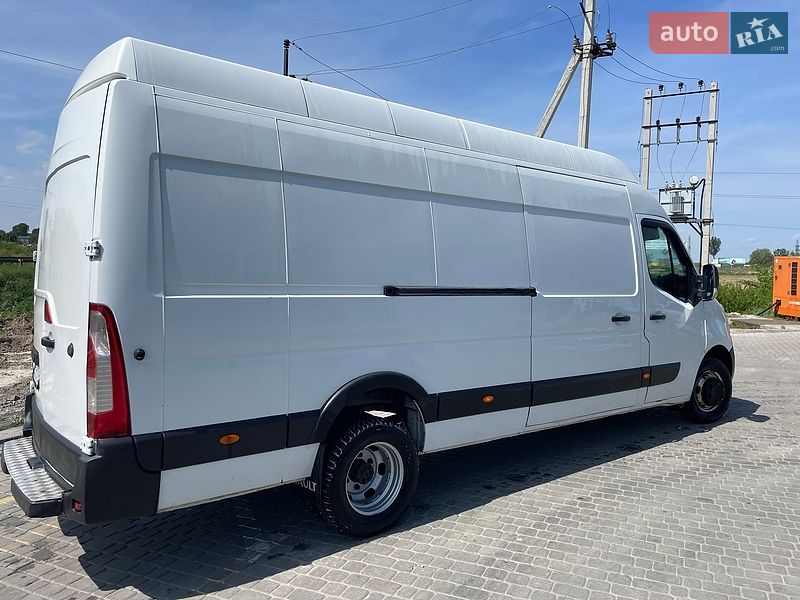 Вантажний фургон Renault Master 2013 в Львові
