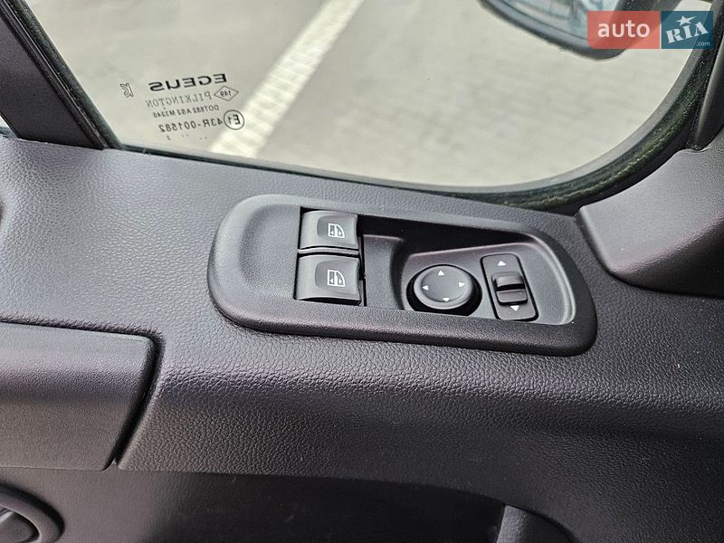 Вантажний фургон Renault Master 2022 в Львові