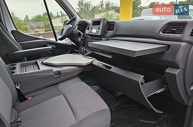 Вантажний фургон Renault Master 2022 в Львові