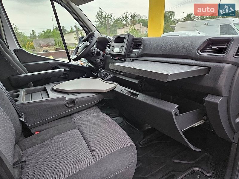 Вантажний фургон Renault Master 2022 в Львові