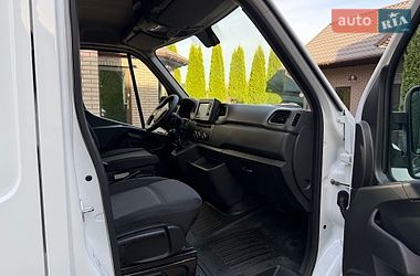 Вантажний фургон Renault Master 2022 в Радивиліві