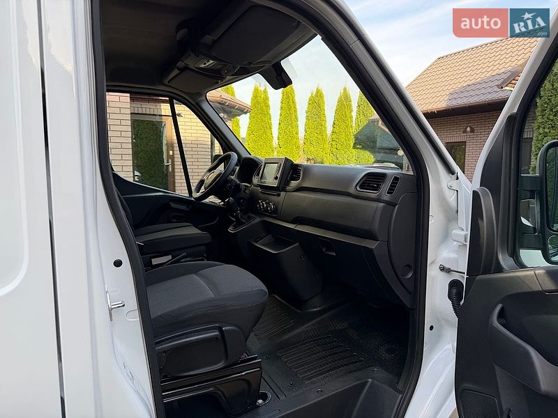 Вантажний фургон Renault Master 2022 в Радивиліві