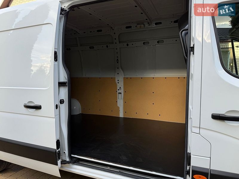 Вантажний фургон Renault Master 2022 в Радивиліві