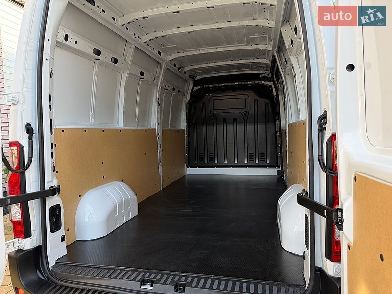 Вантажний фургон Renault Master 2022 в Радивиліві