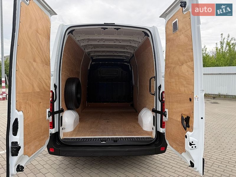 Грузовой фургон Renault Master 2023 в Дубно