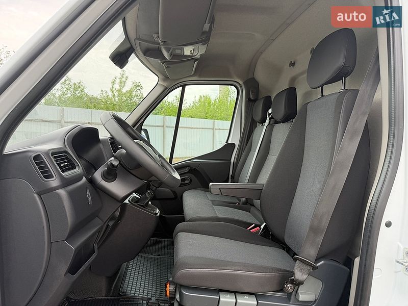 Грузовой фургон Renault Master 2023 в Дубно