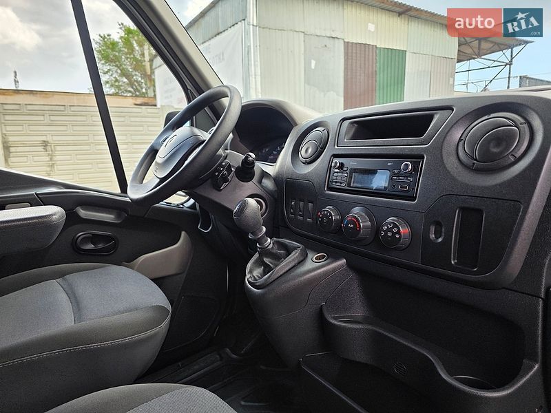 Грузопассажирский фургон Renault Master 2017 в Одессе