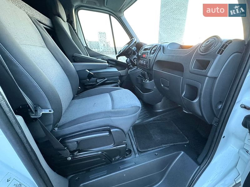 Автовоз Renault Master 2015 в Дубно