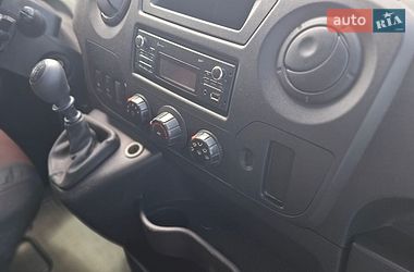 Вантажний фургон Renault Master 2015 в Львові