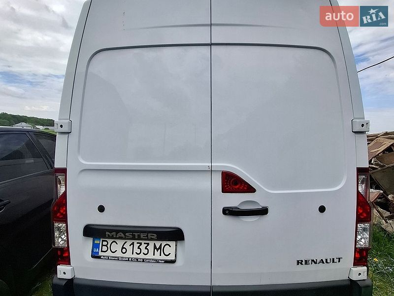 Вантажний фургон Renault Master 2015 в Львові