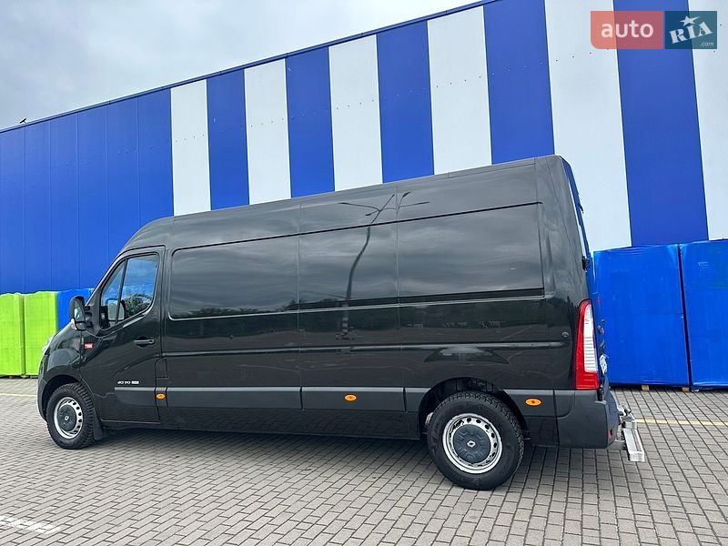 Вантажний фургон Renault Master 2017 в Рівному