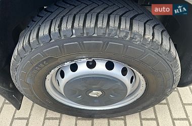 Вантажний фургон Renault Master 2017 в Рівному