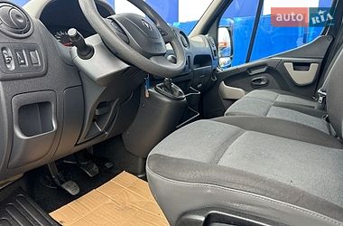 Вантажний фургон Renault Master 2017 в Рівному