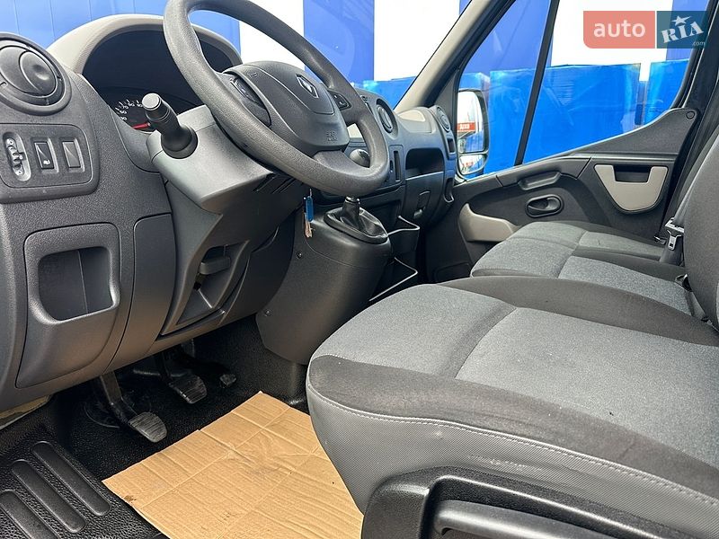 Вантажний фургон Renault Master 2017 в Рівному