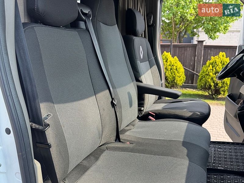 Грузовой фургон Renault Master 2015 в Львове