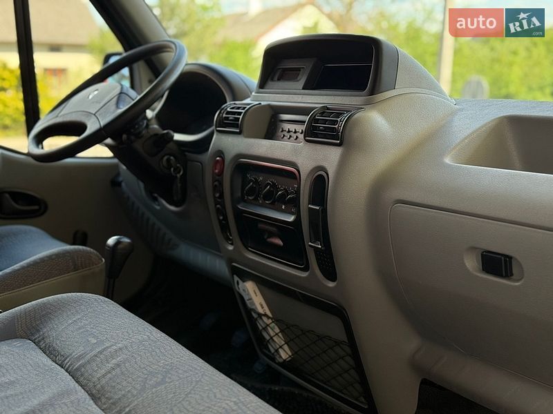 Минивэн Renault Master 2001 в Мостиске