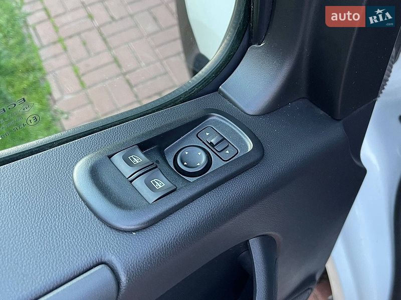 Микроавтобус грузовой (до 3,5т) Renault Master 2023 в Киеве
