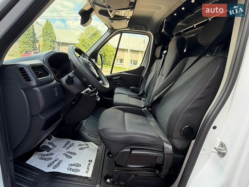 Вантажний фургон Renault Master 2021 в Рівному