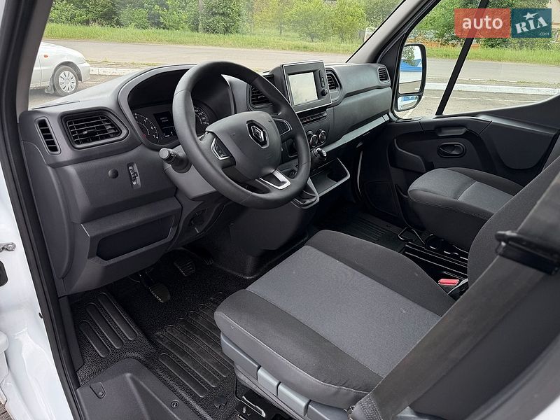 Вантажний фургон Renault Master 2022 в Радивиліві