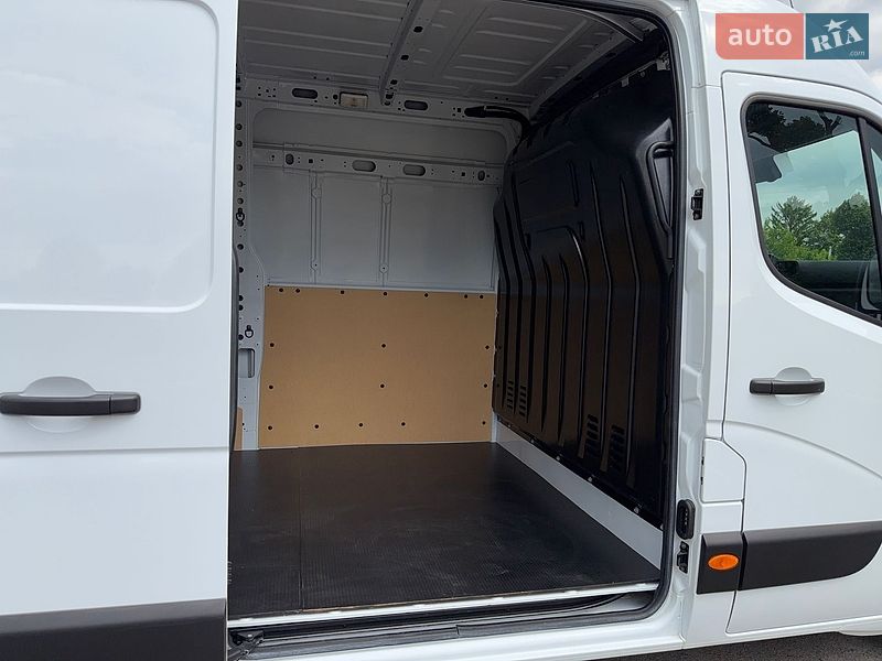 Вантажний фургон Renault Master 2022 в Радивиліві