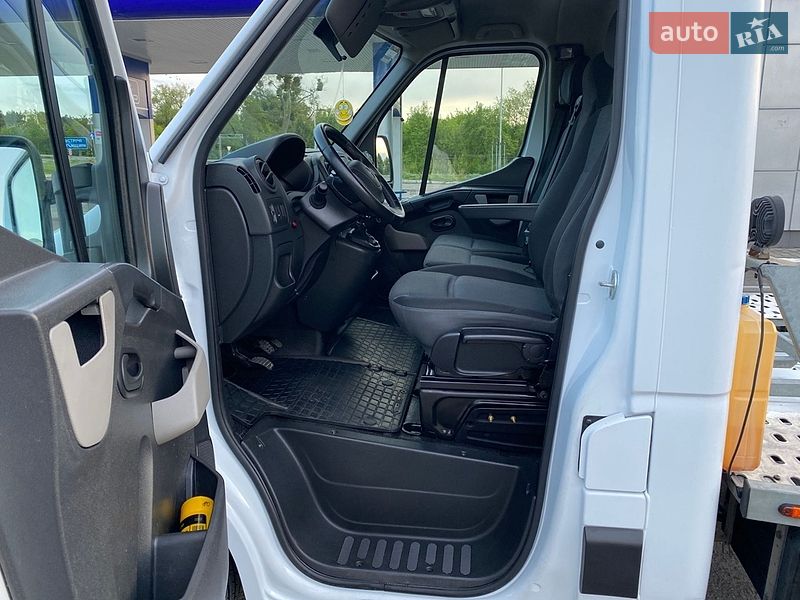 Евакуатор Renault Master 2018 в Радивиліві