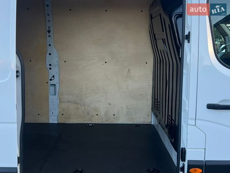 Грузовой фургон Renault Master 2021 в Нововолынске