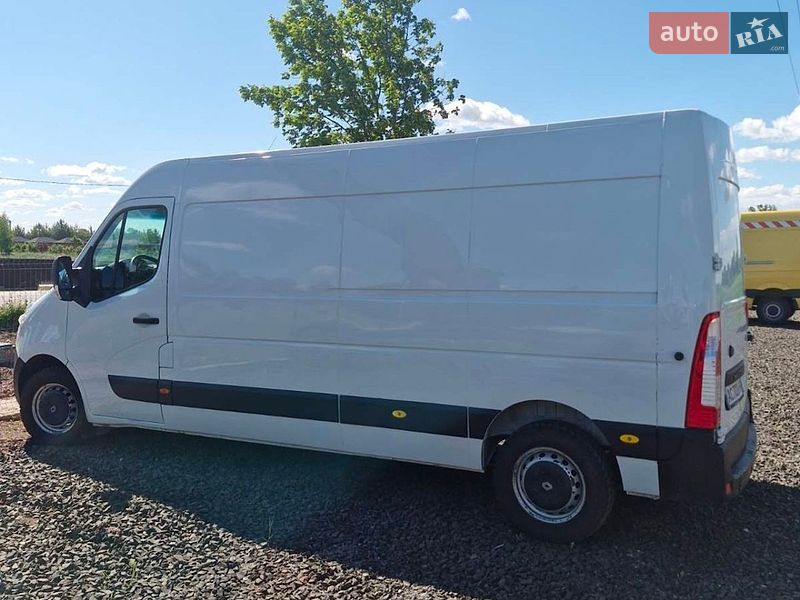Вантажний фургон Renault Master 2017 в Нововолинську