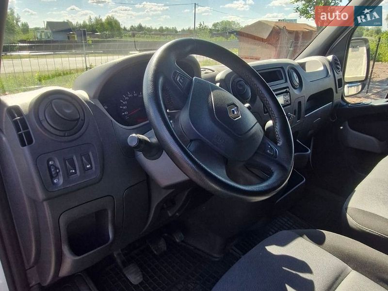 Вантажний фургон Renault Master 2017 в Нововолинську