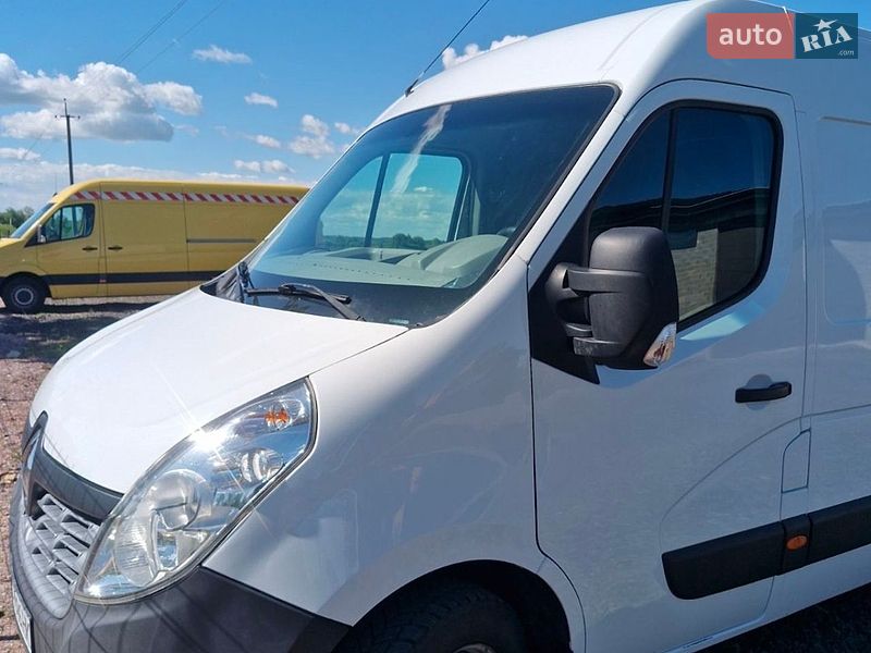 Вантажний фургон Renault Master 2017 в Нововолинську