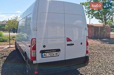 Вантажний фургон Renault Master 2017 в Нововолинську