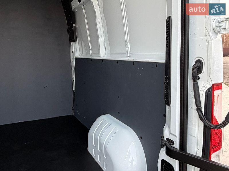 Вантажопасажирський фургон Renault Master 2017 в Млиніві фото 16 Вантажопасажирський фургон Renault Master 2017 в Млиніві