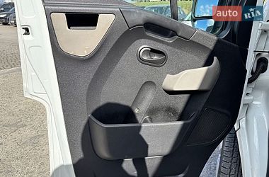Вантажний фургон Renault Master 2017 в Львові