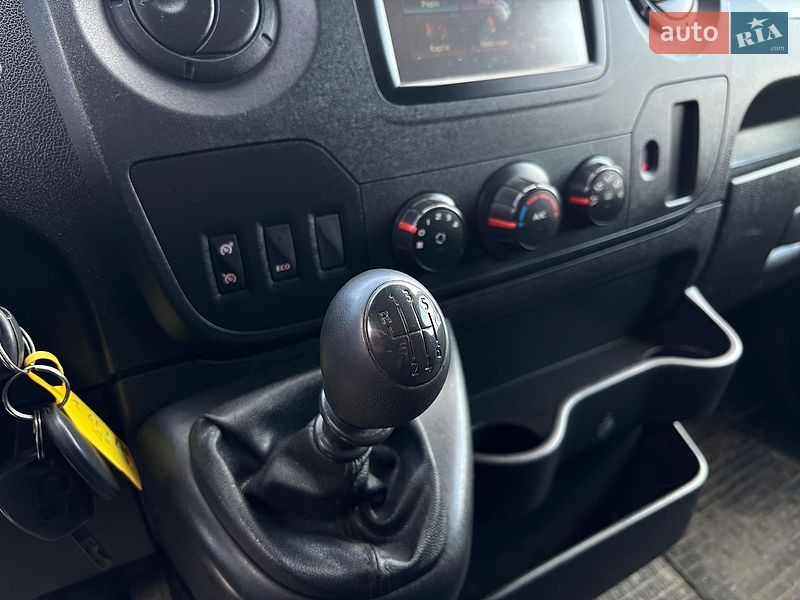 Вантажний фургон Renault Master 2017 в Львові