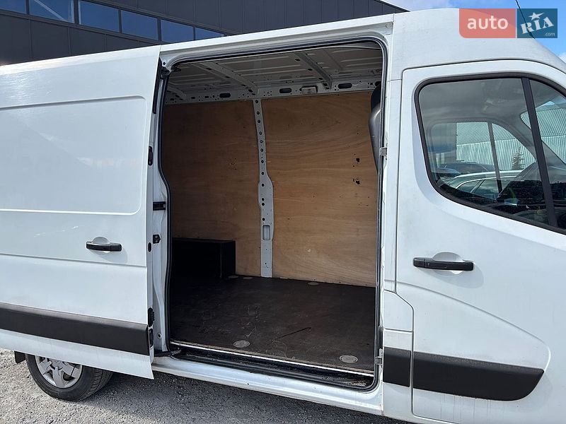 Вантажний фургон Renault Master 2017 в Львові