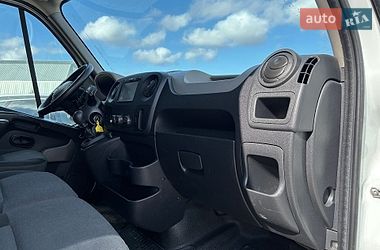 Вантажний фургон Renault Master 2017 в Львові