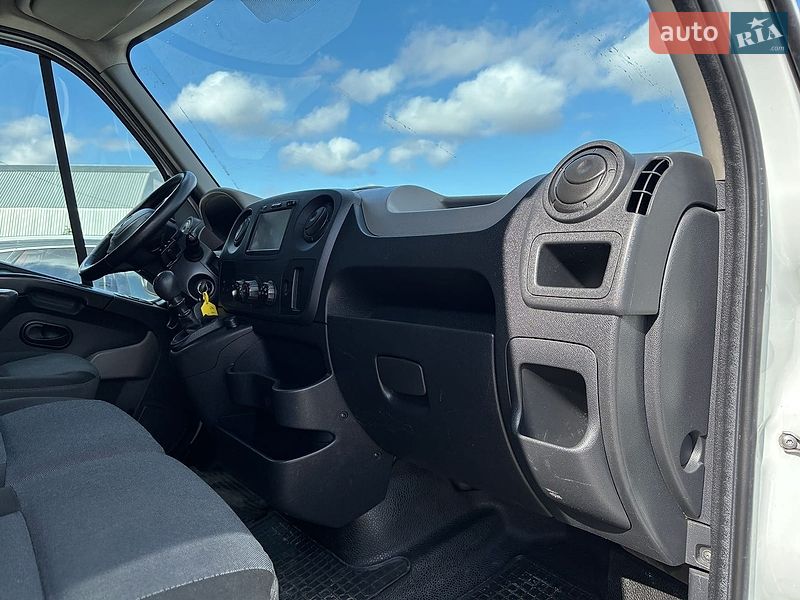 Вантажний фургон Renault Master 2017 в Львові