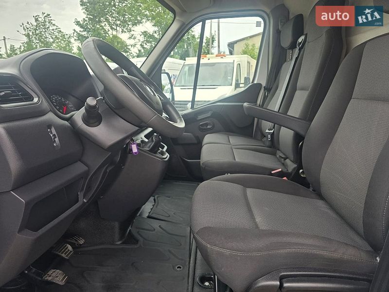 Вантажний фургон Renault Master 2022 в Стрию