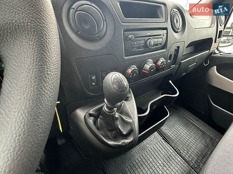 Грузовой фургон Renault Master 2016 в Львове
