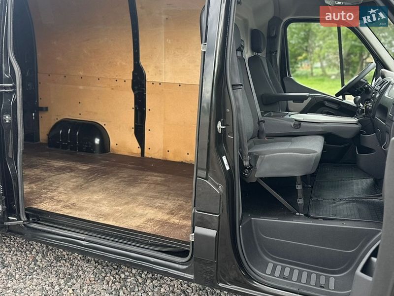 Грузовой фургон Renault Master 2016 в Львове