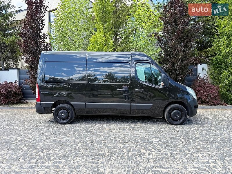 Вантажний фургон Renault Master 2016 в Львові