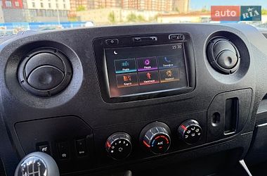 Вантажний фургон Renault Master 2016 в Львові