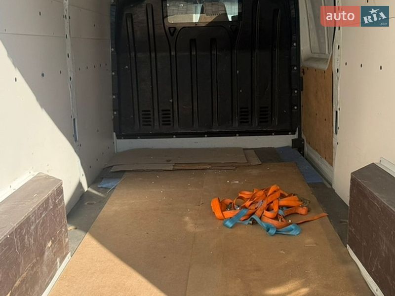 Грузовой фургон Renault Master 2015 в Львове
