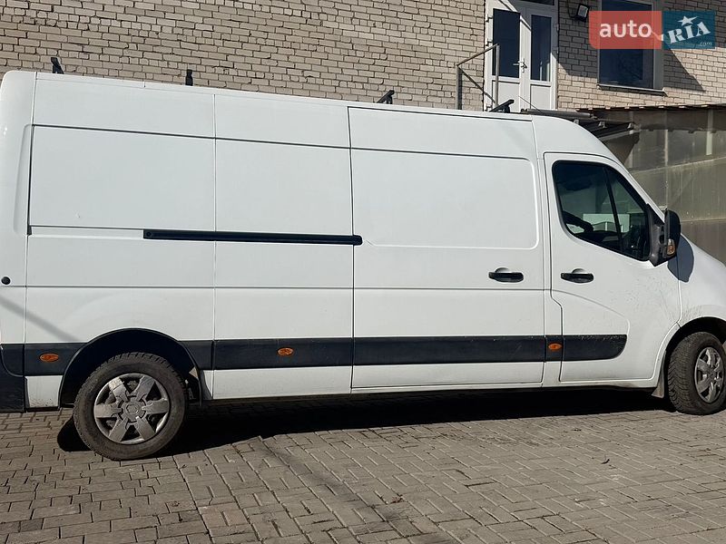 Грузовой фургон Renault Master 2015 в Львове