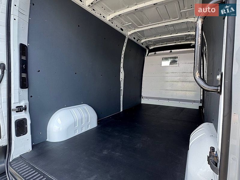Грузовой фургон Renault Master 2022 в Киеве