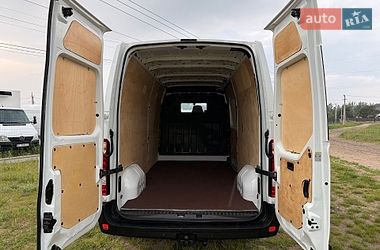Вантажний фургон Renault Master 2017 в Львові